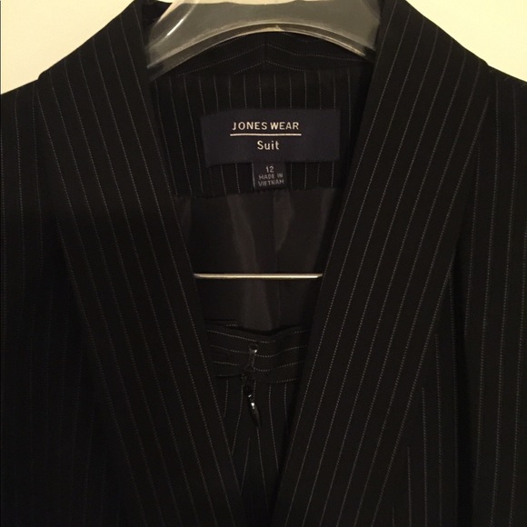 Jones New York Pant Suit - Picture 3 of 4